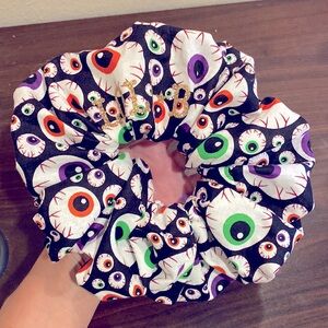NWT 7 in. LOLA•B JUMBO Scrunchie